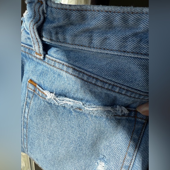 Abercrombie & Fitch Mom lightly distressed Jeans - Picture 4 of 4